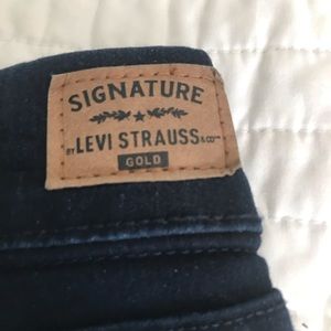 Levi Strauss Signature totally shaping pull-on skinny Jean